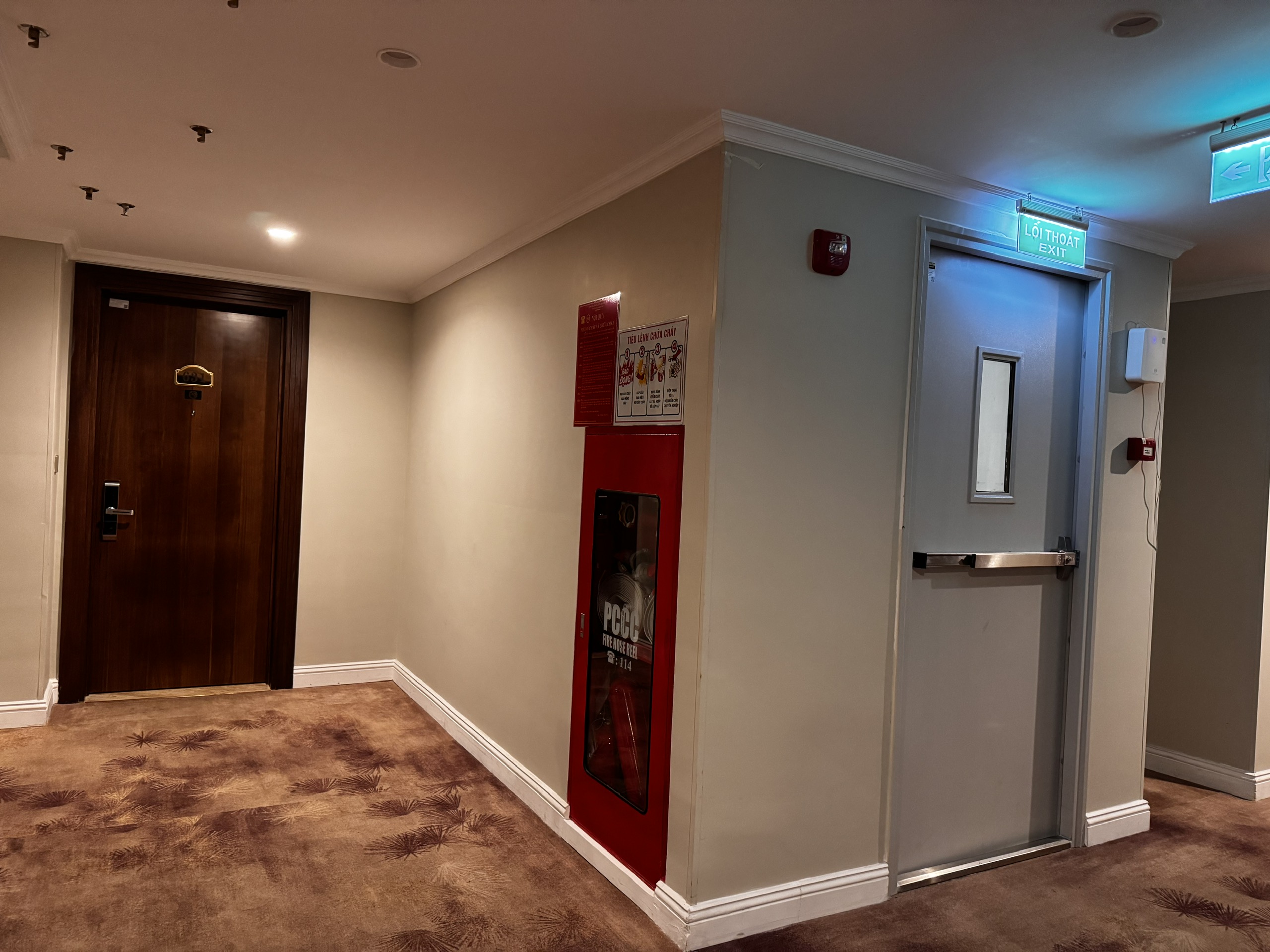 Cửa gỗ chống cháy grand hotel