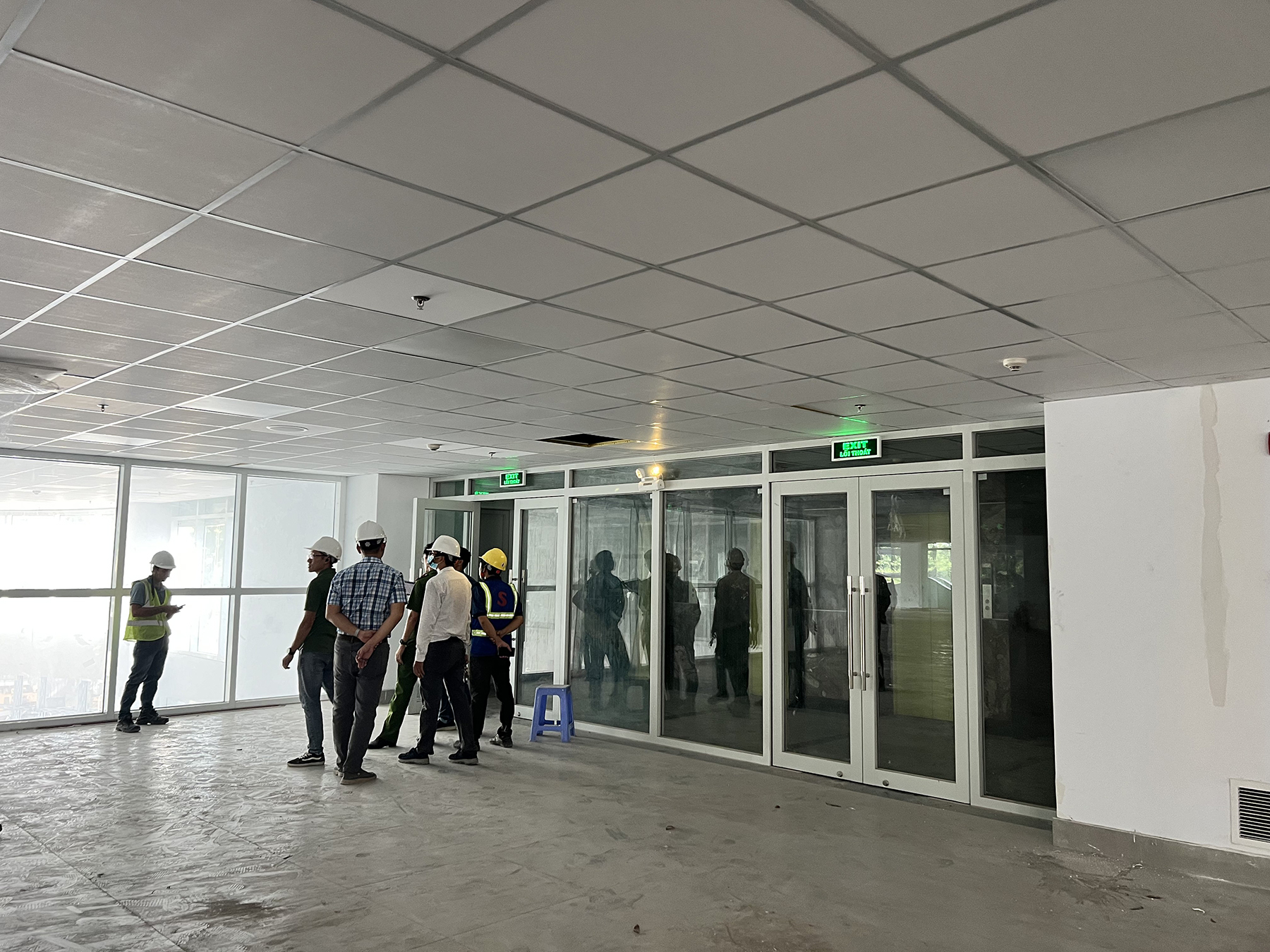Thi công cửa chống cháy và vách kính chống cháy văn phòng Tech Valley